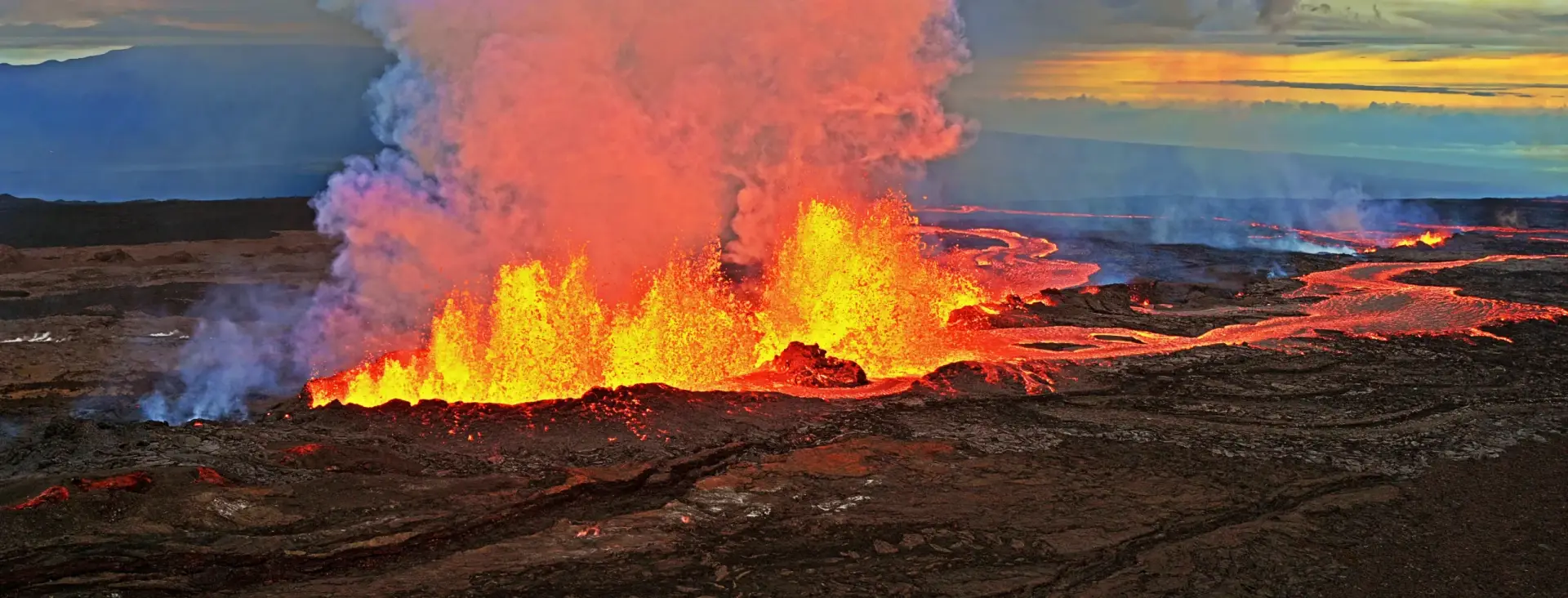 Mauna Loa fissure eruption and lava flow